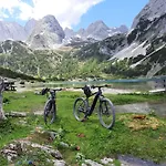 Tyrol Hotell