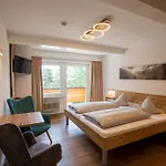 Hotell Tyrol 3*